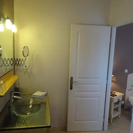 Les Cigales Guest house 3*