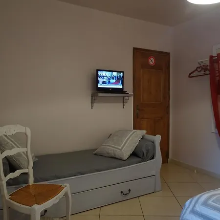Guest house Les Cigales 3*